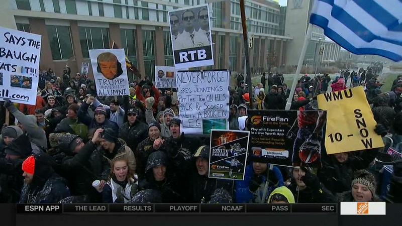 Illustration for article titled Greg Jennings Put The Team On His Back: Kalamazoo College GameDay Sign Roundup